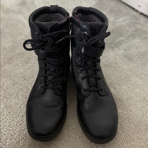 Ugg Black and Gray Lace-Up Boots, size 9.5 - Picture 3 of 5